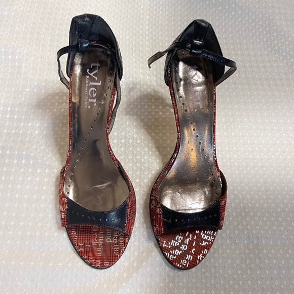 Richard Tyler - Picture 3 of 3